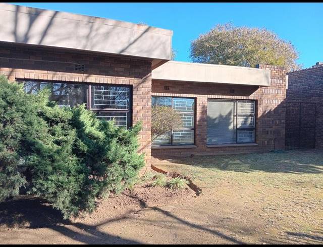 3 BEDROOM HOUSE FOR SALE IN VANDERBIJLPARK SW 2